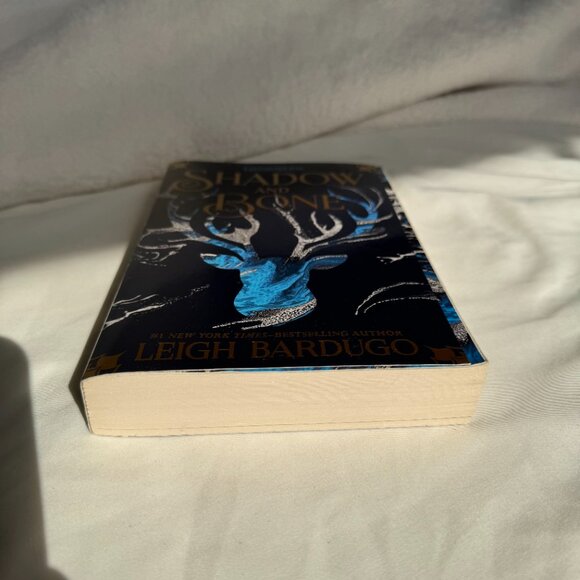 EUC, Shadow and Bone Fantasy Book by Leigh Bardugo, Part of Trilogy - Picture 8 of 10